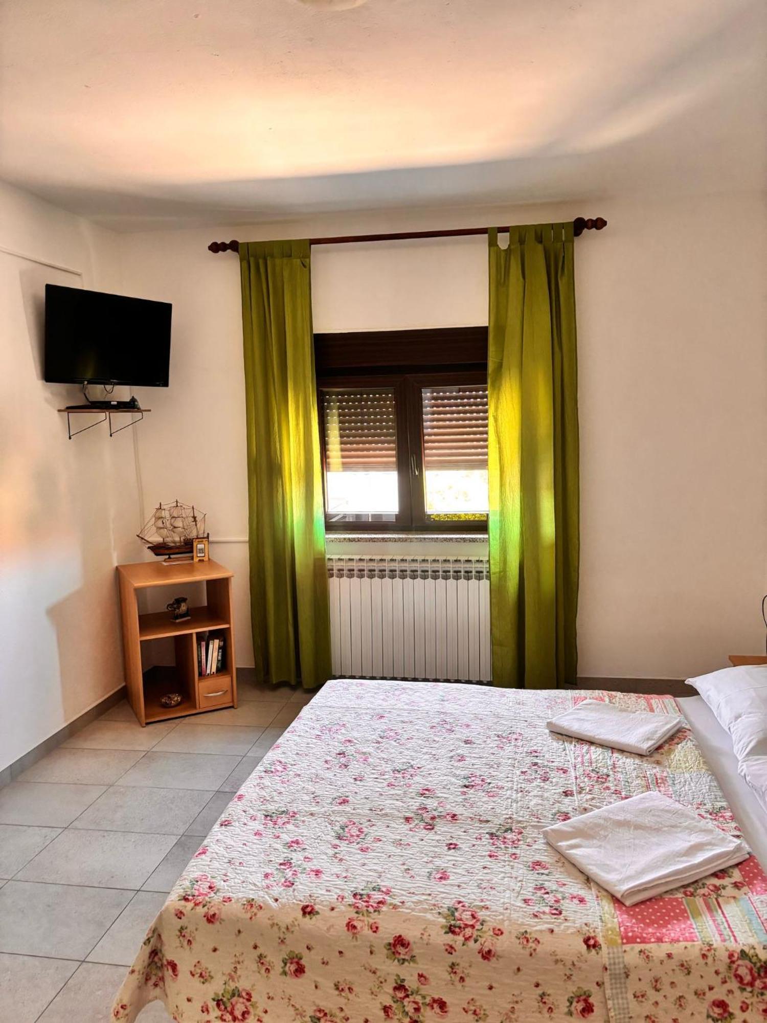 Ferienwohnung Ruza I Natalija Karlobag Exterior foto