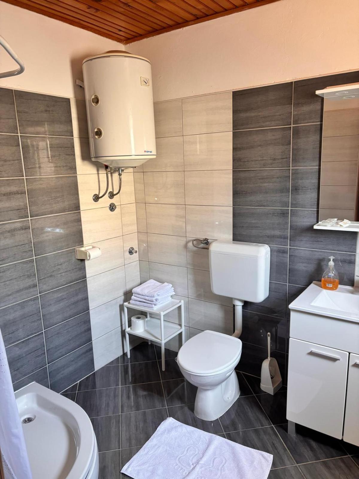 Ferienwohnung Ruza I Natalija Karlobag Exterior foto